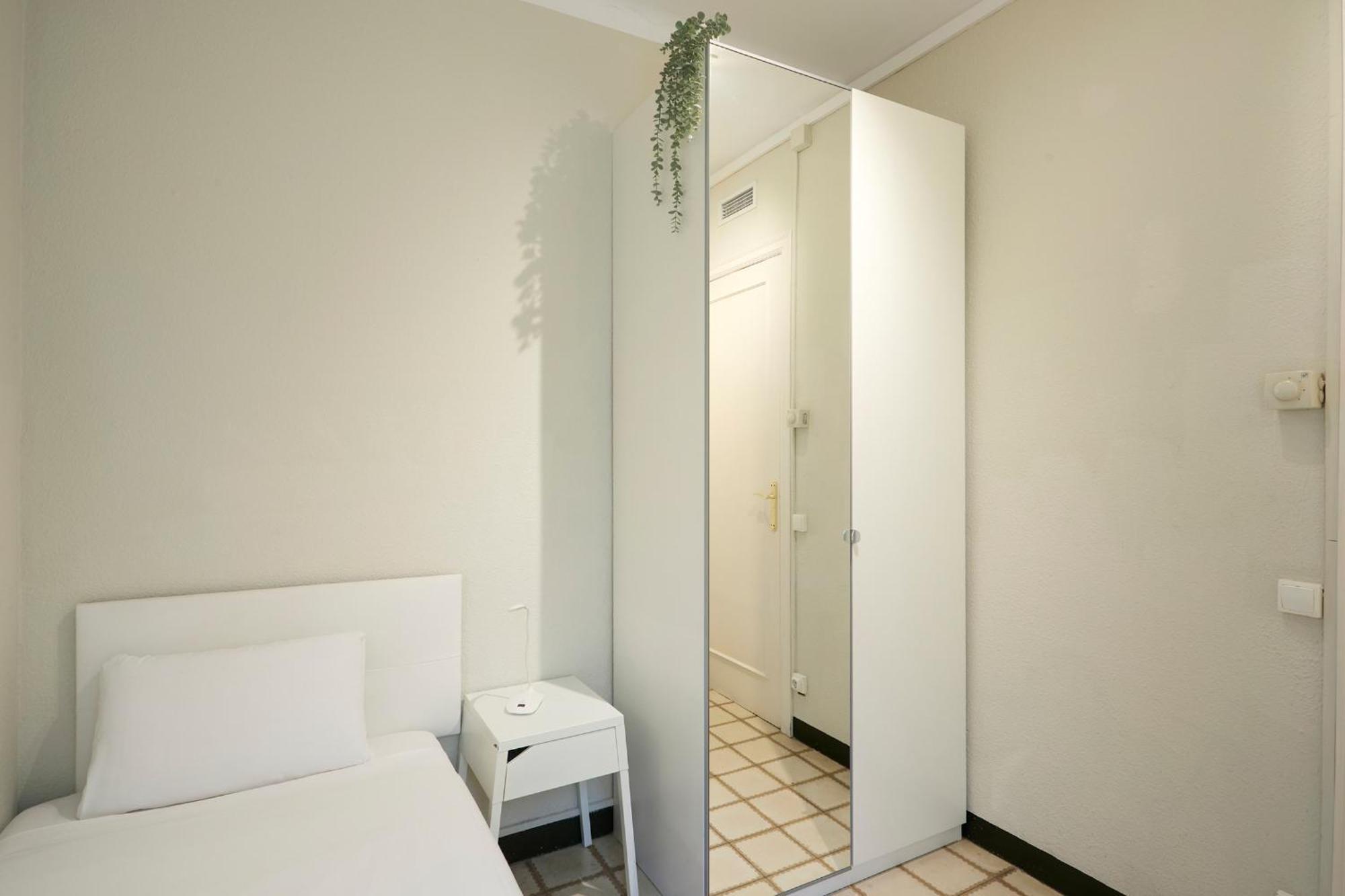 63Par1016- Sunny Apartment In Paralel Barcelona Exterior foto